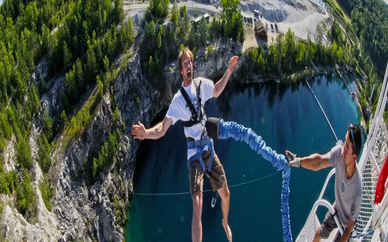 Nhảy bungee là gì? Trải nghiệm mạo hiểm thử thách giới hạn và sức mạnh tinh thần